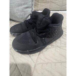 Nike Kyrie Flytrap Kids Basketball Shoes Size 10C Black Mesh Upper Lace-Up Desig